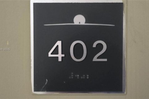 Купить кондоминиум в Майами, Флорида 1 спальня, 69.03м2, № 1965875 - фото 10