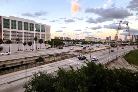 Купить кондоминиум в Майами, Флорида 1 спальня, 69.03м2, № 1965875 - фото 27