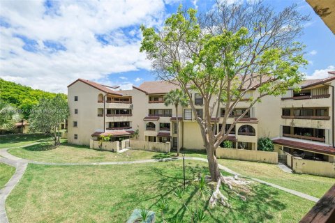 Condo in Miami, Florida, 2 bedrooms  № 1682115 - photo 26
