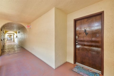 Condo in Miami, Florida, 2 bedrooms  № 1682115 - photo 29
