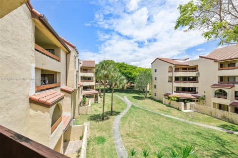 Condo in Miami, Florida, 2 bedrooms  № 1682115 - photo 27
