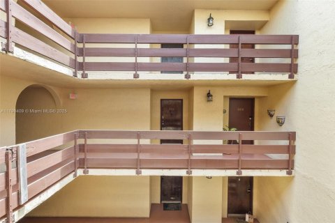 Condo in Miami, Florida, 2 bedrooms  № 1682115 - photo 28