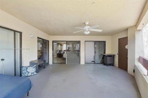 Condo in Miami, Florida, 2 bedrooms  № 1682115 - photo 24