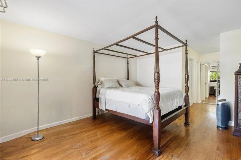 Condo in Miami, Florida, 2 bedrooms  № 1682115 - photo 15