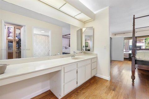 Condo in Miami, Florida, 2 bedrooms  № 1682115 - photo 17