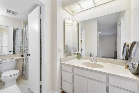 Condo in Miami, Florida, 2 bedrooms  № 1682115 - photo 21