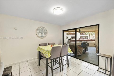 Condo in Miami, Florida, 2 bedrooms  № 1682115 - photo 9