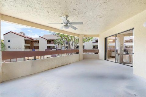 Condo in Miami, Florida, 2 bedrooms  № 1682115 - photo 22