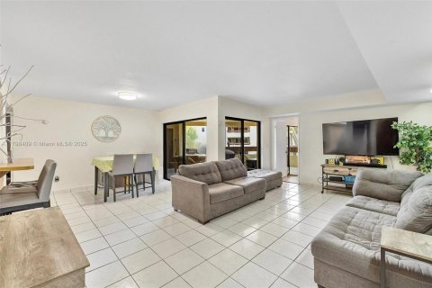Condo in Miami, Florida, 2 bedrooms  № 1682115 - photo 5
