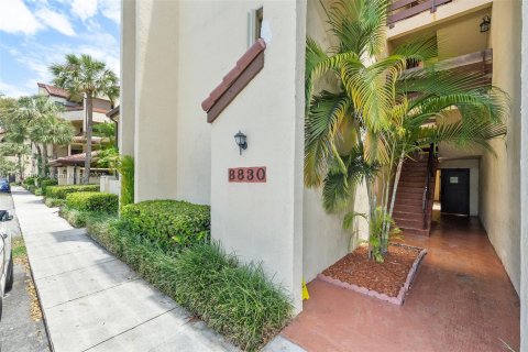 Condo in Miami, Florida, 2 bedrooms  № 1682115 - photo 1
