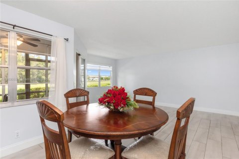 Condo in Pembroke Pines, Florida, 1 bedroom  № 2018865 - photo 14