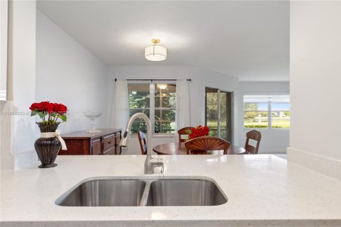 Condo in Pembroke Pines, Florida, 1 bedroom  № 2018865 - photo 13