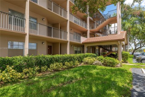 Condo in Pembroke Pines, Florida, 1 bedroom  № 2018865 - photo 20