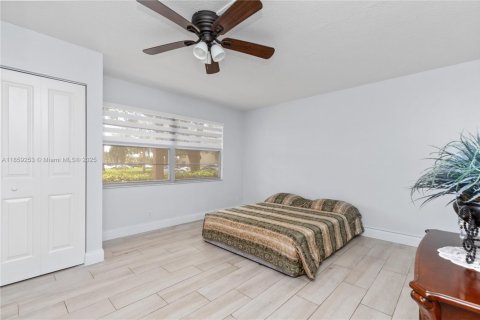 Condo in Pembroke Pines, Florida, 1 bedroom  № 2018865 - photo 22