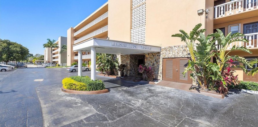 Condo in Hallandale Beach, Florida, 2 bedrooms  № 1807898