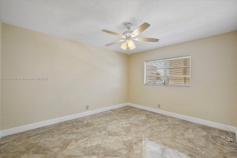 Condo in Hallandale Beach, Florida, 2 bedrooms  № 1807898 - photo 10