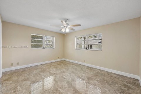 Condo in Hallandale Beach, Florida, 2 bedrooms  № 1807898 - photo 14