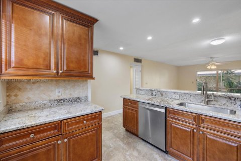 Condo in Hallandale Beach, Florida, 2 bedrooms  № 1807898 - photo 4