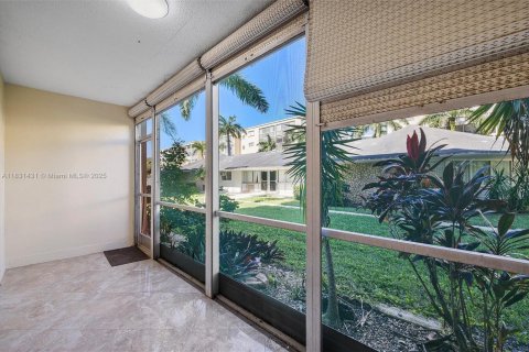 Condo in Hallandale Beach, Florida, 2 bedrooms  № 1807898 - photo 29