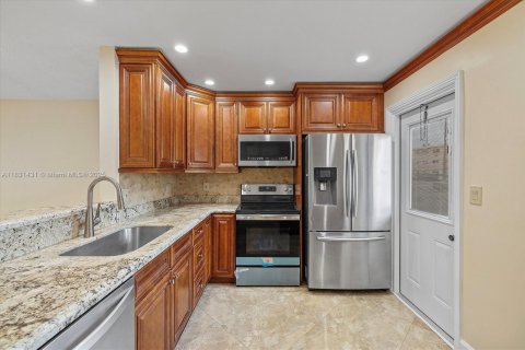 Condo in Hallandale Beach, Florida, 2 bedrooms  № 1807898 - photo 3