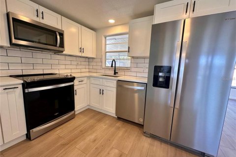 Villa ou maison à louer à Port Richey, Floride: 2 chambres, 93.18 m2 № 1842245 - photo 2