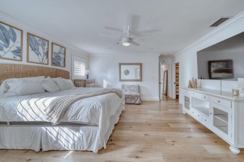 House in South Miami, Florida 4 bedrooms, 201.13 sq.m. № 2000227 - photo 14