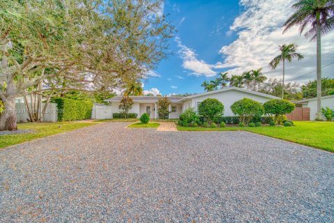 House in South Miami, Florida 4 bedrooms, 201.13 sq.m. № 2000227 - photo 2