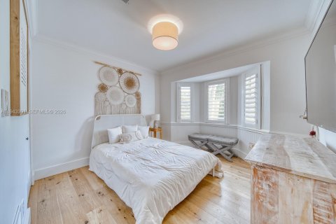 House in South Miami, Florida 4 bedrooms, 201.13 sq.m. № 2000227 - photo 25