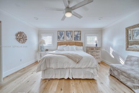 House in South Miami, Florida 4 bedrooms, 201.13 sq.m. № 2000227 - photo 13