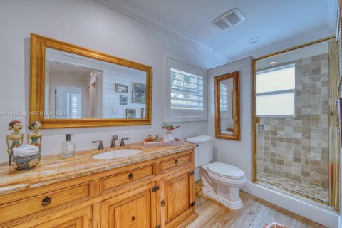 House in South Miami, Florida 4 bedrooms, 201.13 sq.m. № 2000227 - photo 28