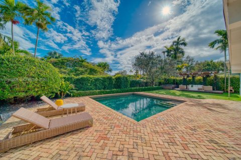 House in South Miami, Florida 4 bedrooms, 201.13 sq.m. № 2000227