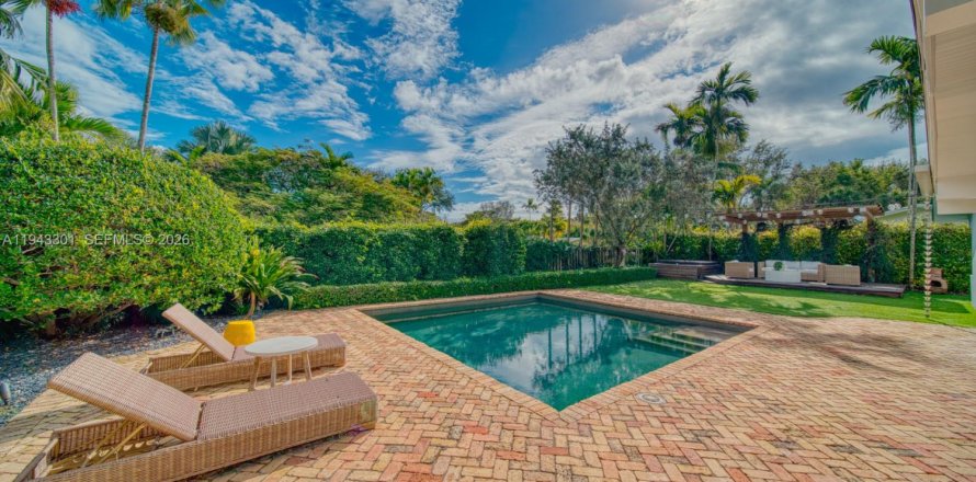 House in South Miami, Florida 4 bedrooms, 201.13 sq.m. № 2000227