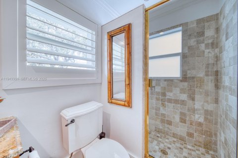 House in South Miami, Florida 4 bedrooms, 201.13 sq.m. № 2000227 - photo 29