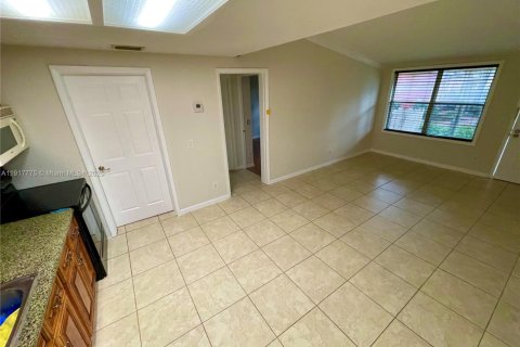 Villa ou maison à louer à Tamarac, Floride: 1 chambre, 51.1 m2 № 1972940 - photo 2