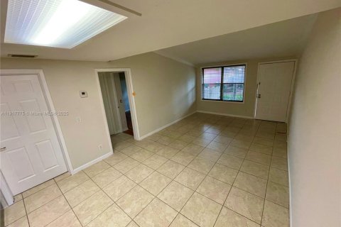 Villa ou maison à louer à Tamarac, Floride: 1 chambre, 51.1 m2 № 1972940 - photo 3