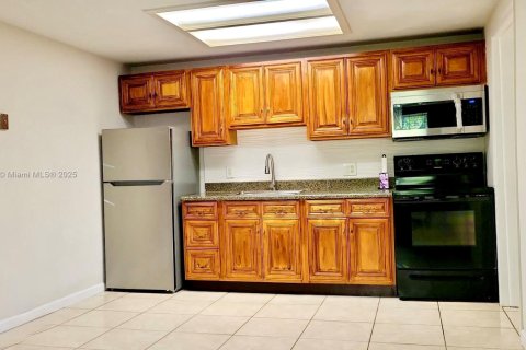 Villa ou maison à louer à Tamarac, Floride: 1 chambre, 51.1 m2 № 1972940 - photo 9