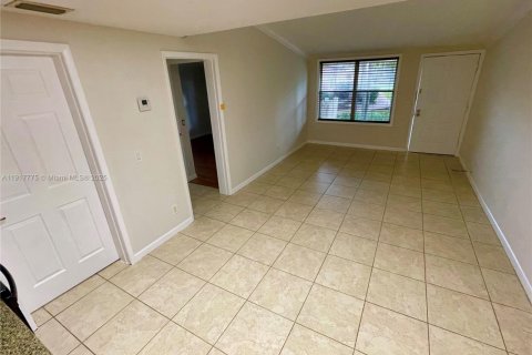 Villa ou maison à louer à Tamarac, Floride: 1 chambre, 51.1 m2 № 1972940 - photo 5