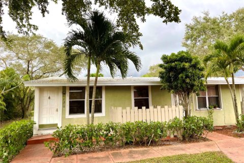 Villa ou maison à louer à Tamarac, Floride: 1 chambre, 51.1 m2 № 1972940 - photo 1