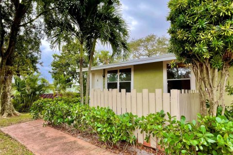 Villa ou maison à louer à Tamarac, Floride: 1 chambre, 51.1 m2 № 1972940 - photo 24