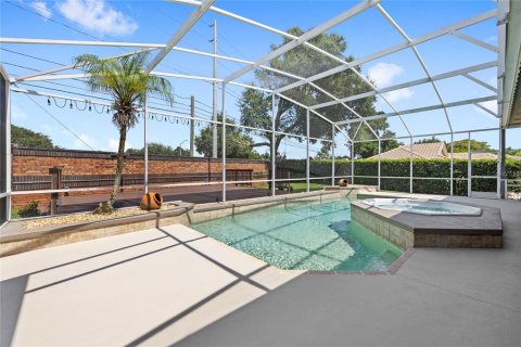 Villa ou maison à vendre à Orlando, Floride: 4 chambres, 255.11 m2 № 2277793 - photo 2