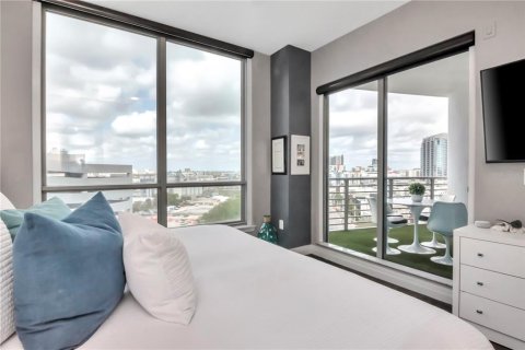 Condo in Tampa, Florida, 2 bedrooms  № 2109021 - photo 20