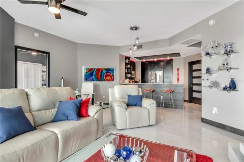 Condo in Tampa, Florida, 2 bedrooms  № 2109021 - photo 2