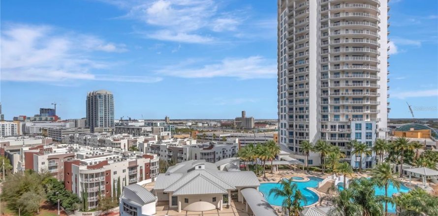 Condo in Tampa, Florida, 2 bedrooms  № 2109021