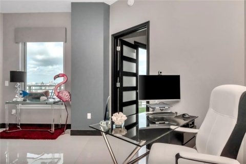 Condo in Tampa, Florida, 2 bedrooms  № 2109021 - photo 11