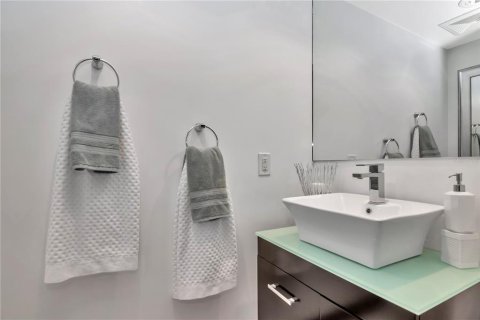 Condo in Tampa, Florida, 2 bedrooms  № 2109021 - photo 17