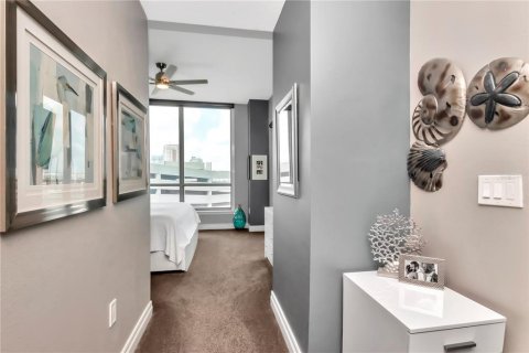 Condo in Tampa, Florida, 2 bedrooms  № 2109021 - photo 18