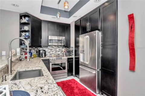 Condo in Tampa, Florida, 2 bedrooms  № 2109021 - photo 8