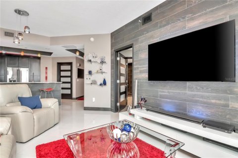 Condo in Tampa, Florida, 2 bedrooms  № 2109021 - photo 3