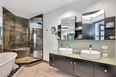 Condo in Tampa, Florida, 2 bedrooms  № 2109021 - photo 23