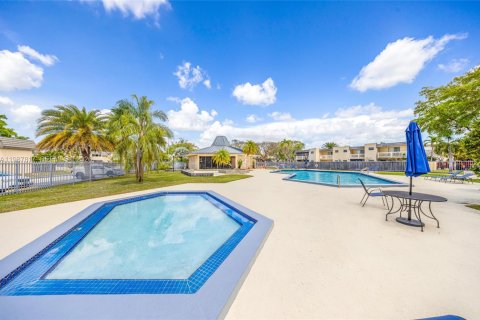 Купить таунхаус в Майами, Флорида 2 спальни, 125.05м2, № 2050407 - фото 17